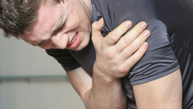 بهترین راه درمان گرفتگی شانه در منزل