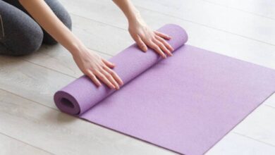 تجهیزات یوگا: بررسی انواع مت‌ها و ویژگی‌های آن‌ها